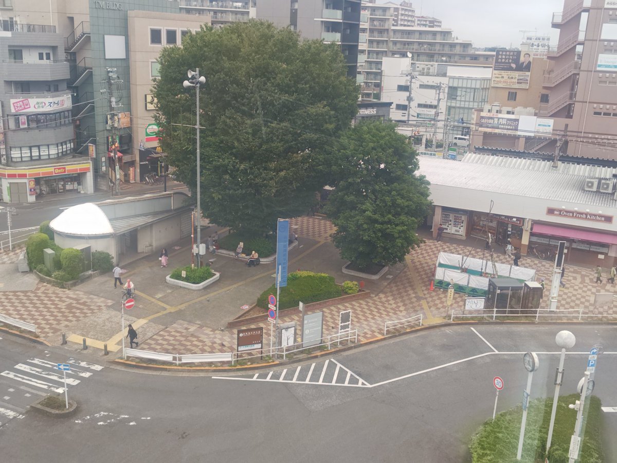 hase20007113's tweet photo. 42年後の久米川駅周辺。 https://t.co/tr2VNE6Zgn