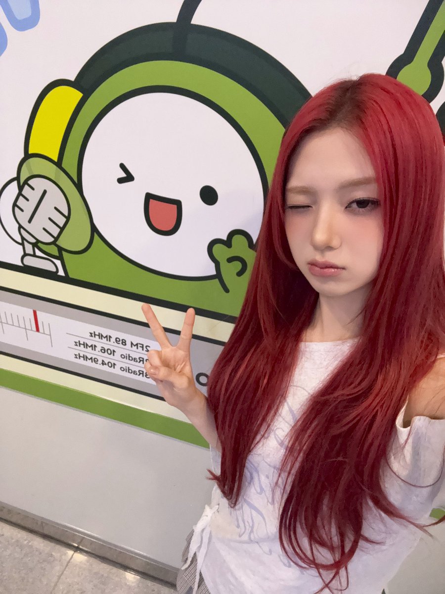 jiheol's tweet photo. Packed up for radio and mcountdown, https://t.co/VUBknQbnhw