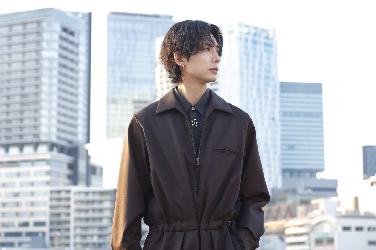 arukikata_book's tweet photo. ／ 「MY TRAVEL STORY 」Vol.04   安達祐人さんが登場✈️ ＼ 
2016年に韓国でPENTAGONとしてデビューし、現在は日本でソロアーティストとして活動する安達祐人さん🎤
明日ファイナルを迎える『PRODUCE 101 JAPAN 新世界』にラップトレーナーとして参加した話や、韓国のおすすめスポット・グルメを教えてくれました🌏

前編記事はコチラから👇
https://t.co/0cN0CYGqKs 
後編は来週6/12(金)に公開しますので、お楽しみに✨

@AYUTO_official 
#安達祐人 #地球の歩き方