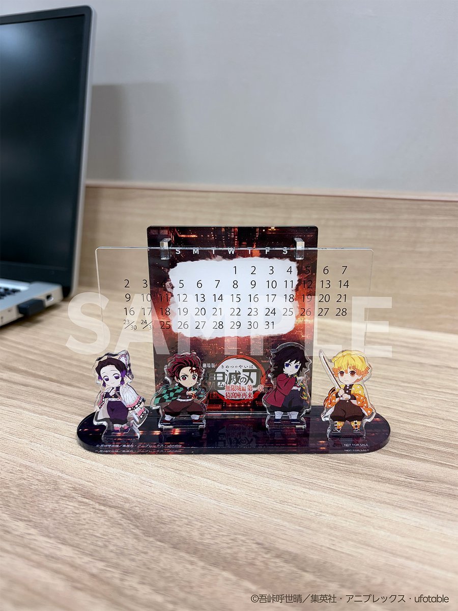 rakutenbooks's tweet photo. ╔═══════════════════════╗
  オリジナル特典の実物画像公開❗❗
╚═══════════════════════╝

『劇場版「#鬼滅の刃」無限城編 第一章 猗窩座再来』
Blu-ray＆DVD 7/29発売
 
🛒➡https://t.co/2FsoXmZTX2
 
通常版オリジナル特典の「無限カレンダー（アクリル万年カレンダー）」の実物画像を公開🔥

"無限"にお使いいただける万年タイプ∞🏯
無限城を背にした鬼殺隊が並ぶオリジナルデザイン🎴🌊⚡️🦋