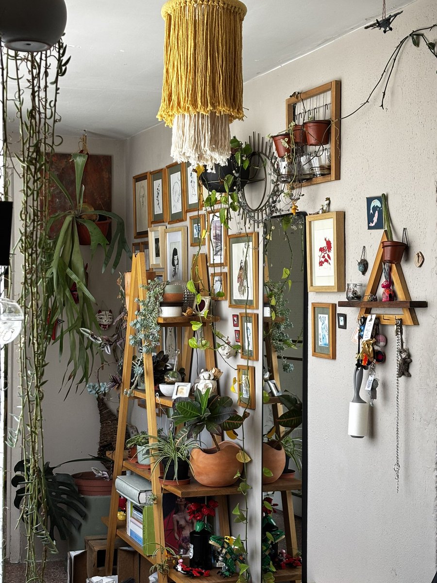 a___nando's tweet photo. del otro día crasheando el spot de Jimena 🧚‍♀️✨🌱 https://t.co/ZiW9li3isM