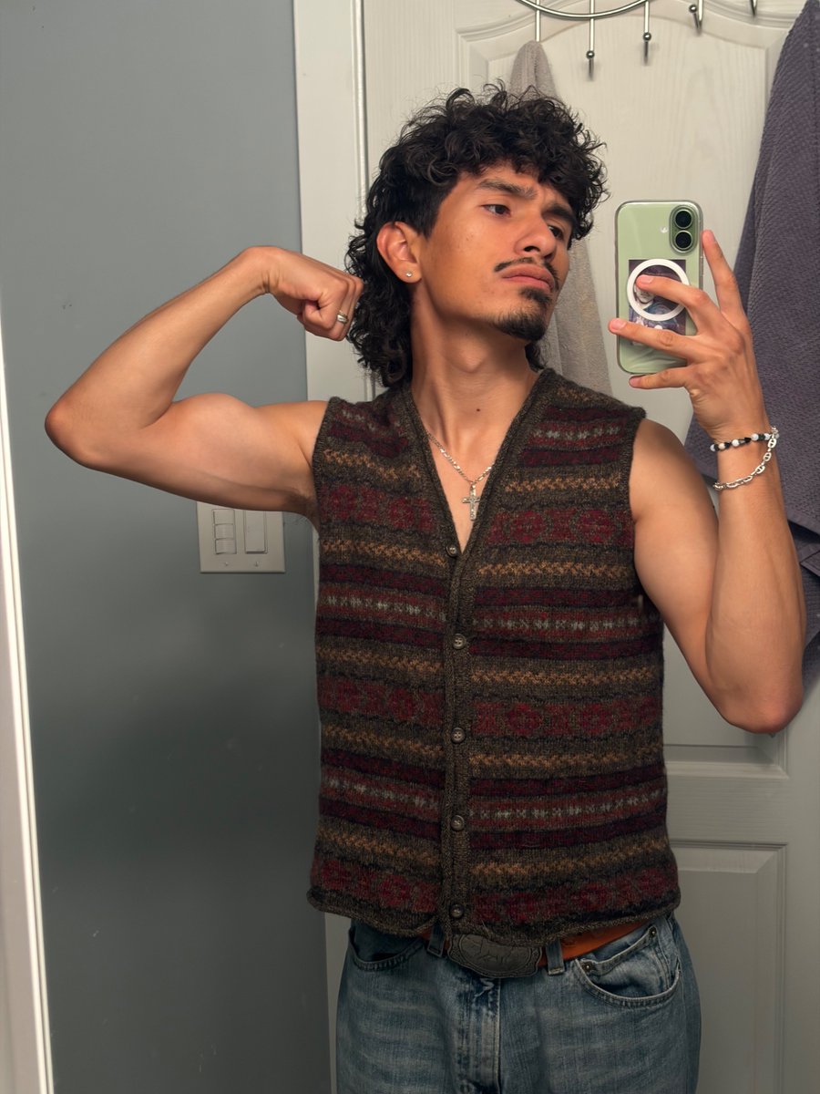 daniello_avi's tweet photo. 1970s vest :) #1970 #mlm https://t.co/fgf6N1jF1Q