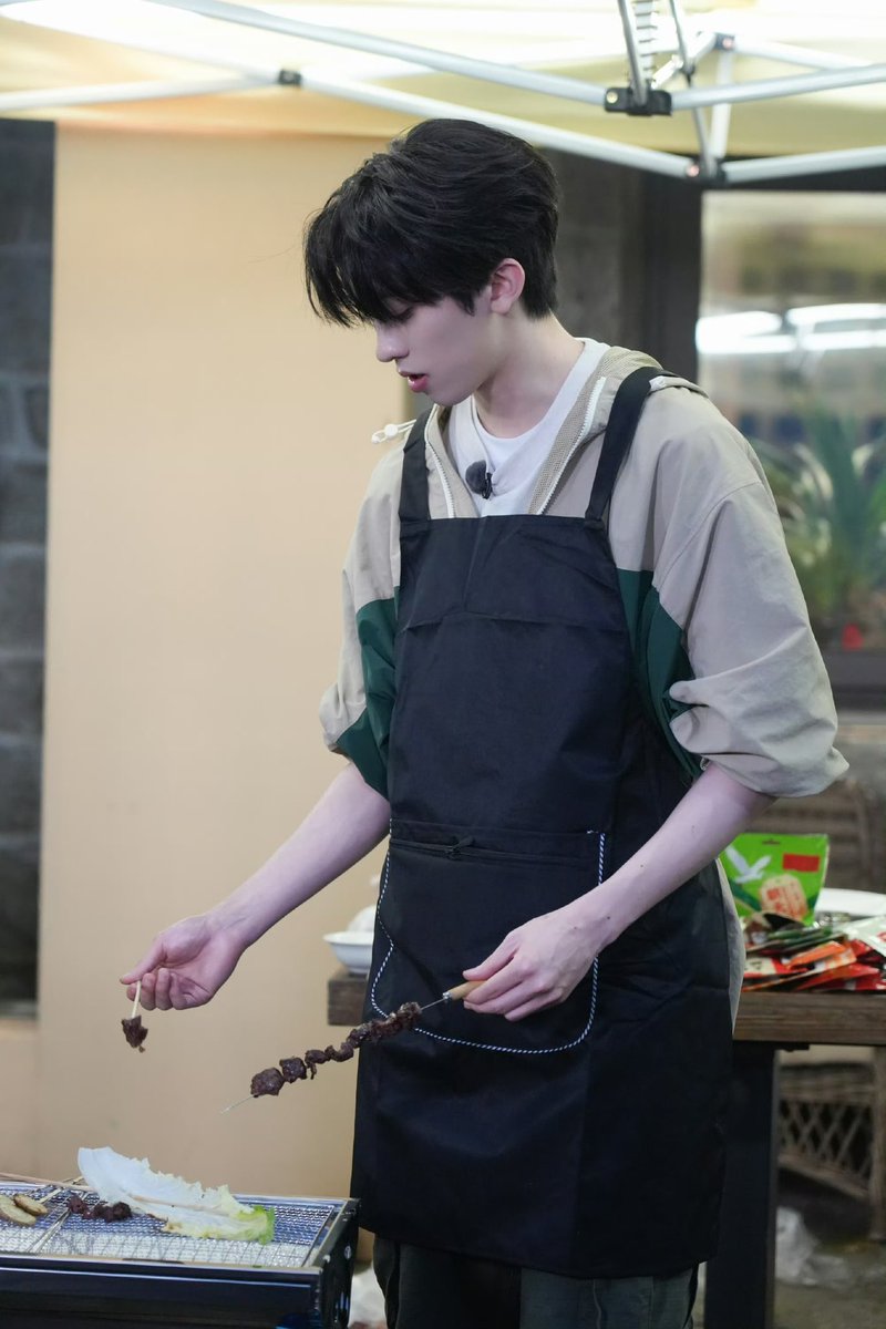 LinmoThailand's tweet photo. [260605] 林墨的墨工作室 Update!

ใน #短剧X家族 ใครกันนะที่สามารถนั่งเล่นกับปูตัวน้อยตามซอกหินได้เป็นครึ่งชั่วโมง? หลินโม่นั่นเอง คืนนี้เวลา 21.10 น.(จีน) พบกับเสียงหัวเราะและความอบอุ่นได้ทาง Jilin Satellite TV!

🔗https://t.co/0ChKOloj4g

#หลินโม่ #林墨 #LINMO https://t.co/RDvnSOKUyA