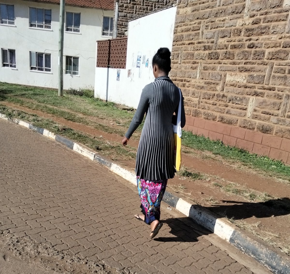 SMusilakimeu's tweet photo. Leteni pick up lines niteke huyu church girl. https://t.co/iUSTvdHJKO
