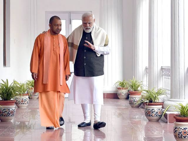 bhatiacrish___'s tweet photo. Modi ji : Na khaunga na khane dunga. 

Yogi ji : Na khaunga aur na khane dunga. Jo khaya hai woh bhi wapas lunga.

Happy Birthday Yogi ji https://t.co/lnnwiIEIKh