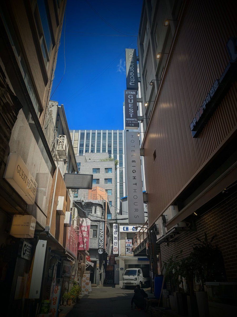 karato_ryo's tweet photo. 路地裏のロケハンNOW‼️ https://t.co/NQeJY2c4Np