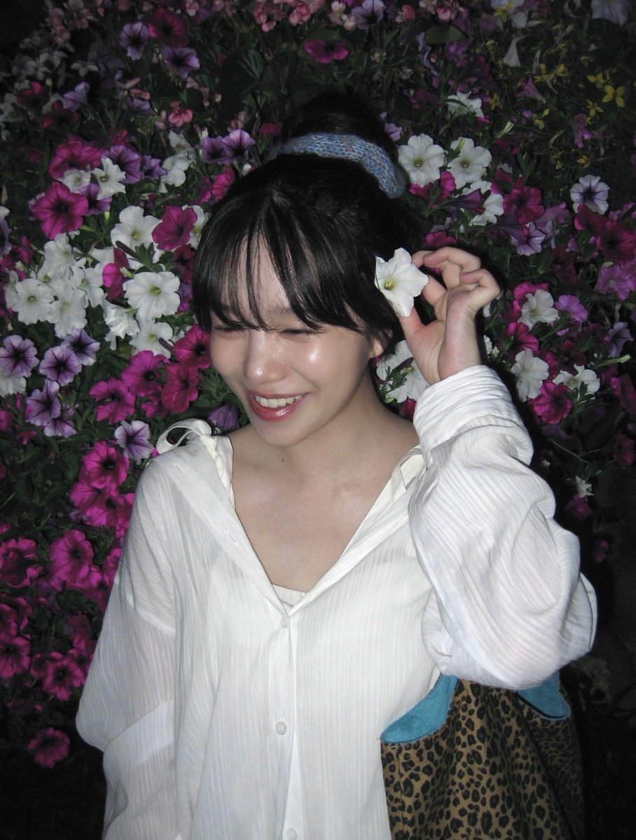 yyuriyaaa's tweet photo. 여친짤의 대명사시다........... https://t.co/0uNggy6VxW