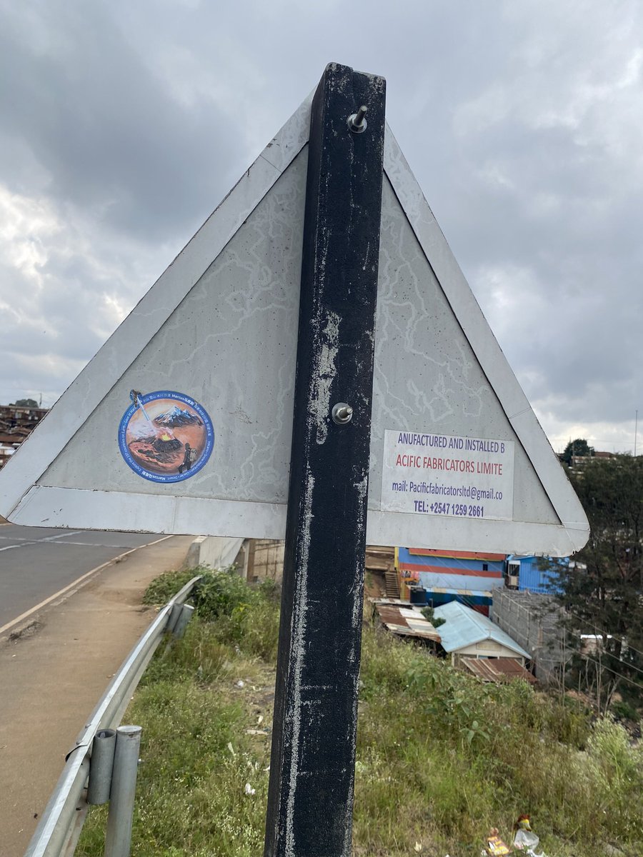 Keeplah's tweet photo. Hello @KURAroads about 90% of sign posts on the Ngong-Langata Link Road are still there. It goes to show that vandals are not interested in the recycled material your supplier used which have zero resale value. Si we go this route everywhere, ama? @MuriraKinoti 

@road_driving https://t.co/JVfdo4Tprn