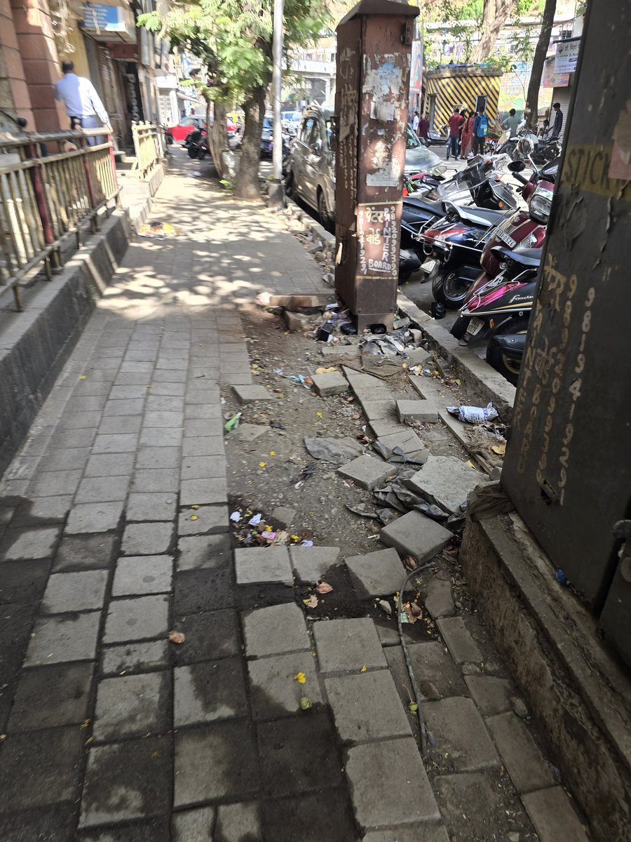 thesobosoul's tweet photo. Urgent repair work needed of Footpath near Khan Building, Dockyard Road opposite Sainath Hotel @mybmcWardE https://t.co/yVWvTNXS2I
