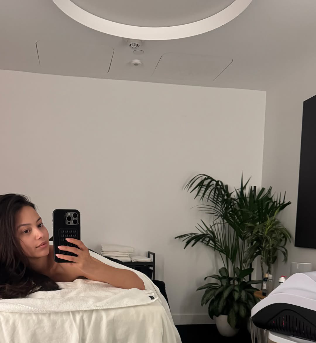 caerrousel's tweet photo. The only full-time job I'm willing to commit to is taking care of myself. https://t.co/7QdrpWu38v