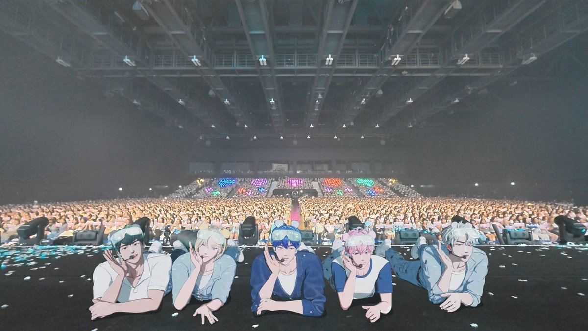 plliforever93's tweet photo. 뒤에 하트플래카드이벤트 태국플리들 자체 이벤트인데! 방콕콘서트에 거의 태국플리들이었는데!! 잠기돌타임때 아일랜드 불렀을때 그때 휴대폰라이트키면서 플래카드 이벤트 한번더있었는데 그것도 태국플리들 자체 이벤트였는데!!! 한국플리들도 있긴했지만 대부분 태국플리들이었다구! https://t.co/KZ5yeHPajt