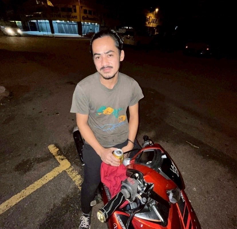 atmosphere690's tweet photo. ขอความคิดเห็นหน่อยค่ะ ขอโลบอกถึงแล้วแต่บล็อก จอดรถใต้ร่างรถไฟแถวเซ็นทรัล https://t.co/SjlIpuH5UG
