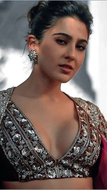 GlamButy's tweet photo. #SaraAliKhan #RakulPreetSingh #WamiqaGabbi 
Beautiful Actress of #PatiPatniAurWohDo Vol 17 https://t.co/By5Bkrb6FU