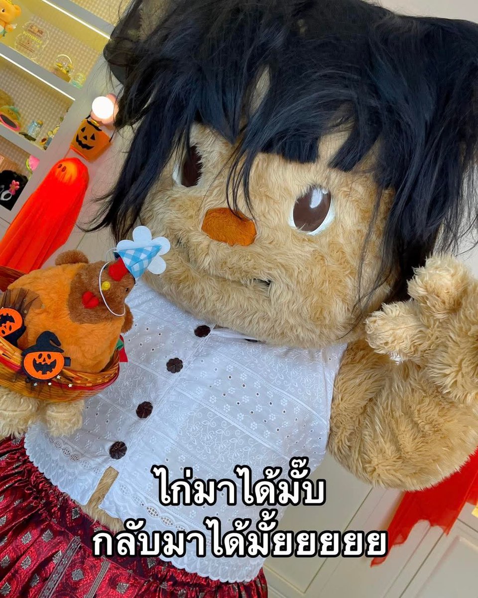 RittarZir's tweet photo. คนนึงนั่งเย็บผ้าเรียบร้อย คนนึงเหมือนผ้ายับๆยัดไว้ 🤣😂 https://t.co/Mfm1W54cmK