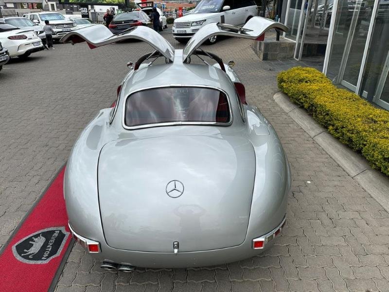 BoitumeloCaleb's tweet photo. R4 999 990 
2002 Mercedes-Benz SLK 32 AMG Auto Gullwing
3.2L engine 
(112 000 km) 
Service History :Not Applicable 
BUILT ON AN SLK-32 CHASSIS. https://t.co/Rk00IagRaZ