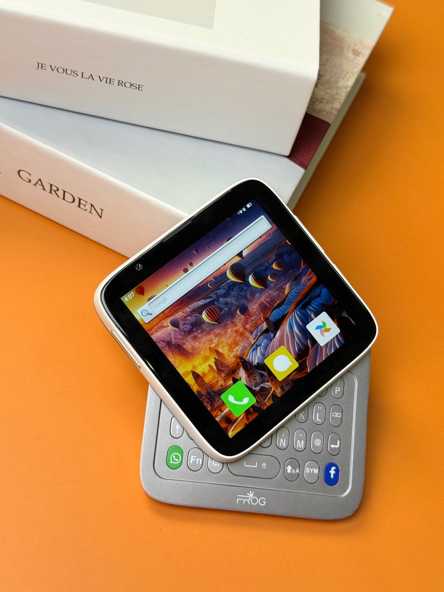 iFrogmobile's tweet photo. Not every smartphone looks the same.

Frog RS1 combines a side-rotating design with a full QWERTY keyboard for a truly unique experience.

Type. Scroll. Stand out.

#FrogRS1 #QWERTYKeyboard #Tech #Android #Smartphone https://t.co/DzJVWss4z5