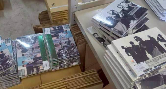 GO_CoupsNa's tweet photo. OPEN PO ALBUM CORTIS GREENGREEN PB VER X SELCHIN

🍒HARGA 150.000 DP 100.000
🍒BERSIH INA
🍒RANDOM (BELI 3 DAPET SET)
🍒AVAIL 6 SET (udah di wh ch)

Cortis greengreen wts album https://t.co/WDJVDQIg6X