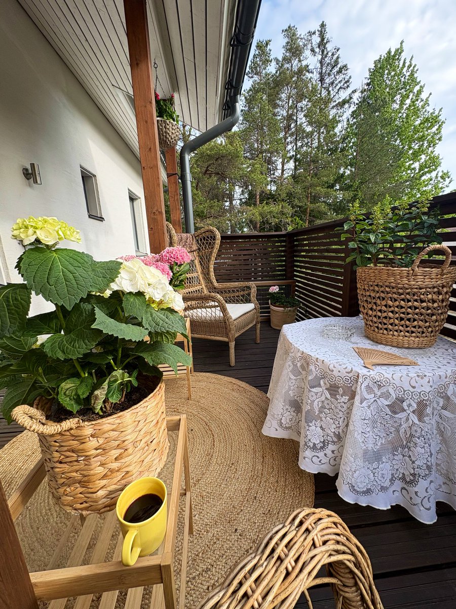 JanikaLind's tweet photo. Huomenta X:n kamut. ☕️🌞

Tänäänkin kannattaa pysähtyä hetkeksi huomaamaan myös ne pienet asiat, jotka sujuvat hyvin.

Mukavaa perjantaita! https://t.co/nRCmXYRavy
