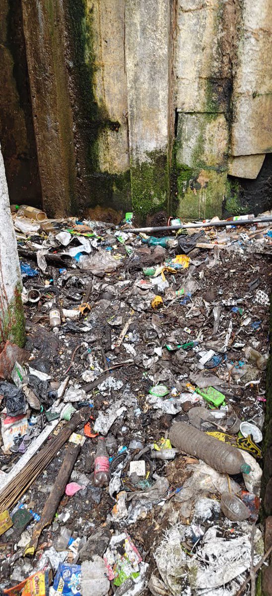 yddarvind's tweet photo. @mybmc @mybmcWardC we have been trying to speak to your team to remove this garbage for last 15 days. no proper response, everyday we are told it would be removed tomorrow, but tomorrow never comes. Monsoon is approaching and this is a menace. Location Shreenath Bhavan Kalbadevi https://t.co/dPCl2OhJsS
