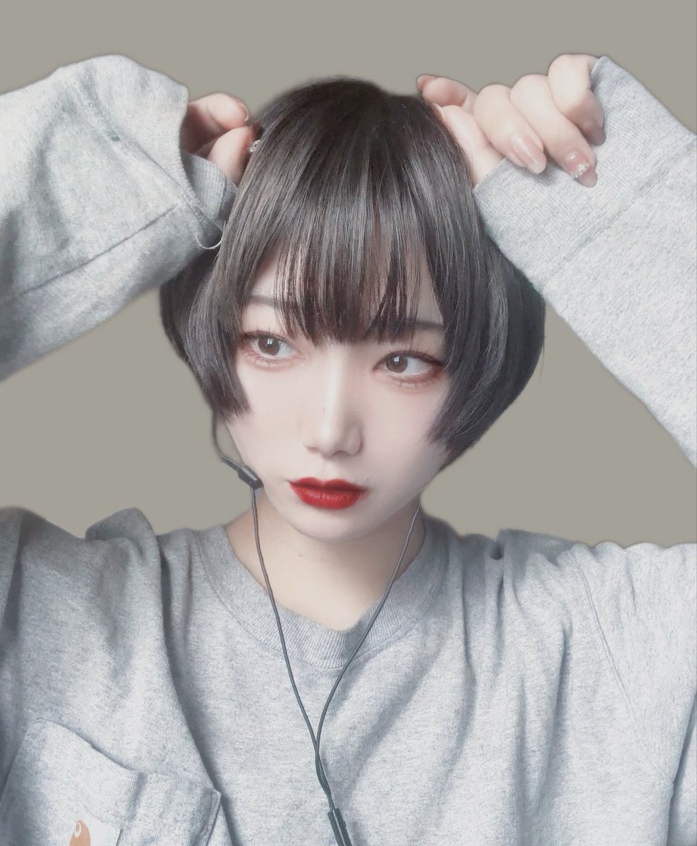 myomyoechan's tweet photo. ゲーム開けなくて終わったから自撮りという盛れるか盛れないかのギャンブルをしました　前髪って盛れるので作りましょう https://t.co/wCjwfXz145