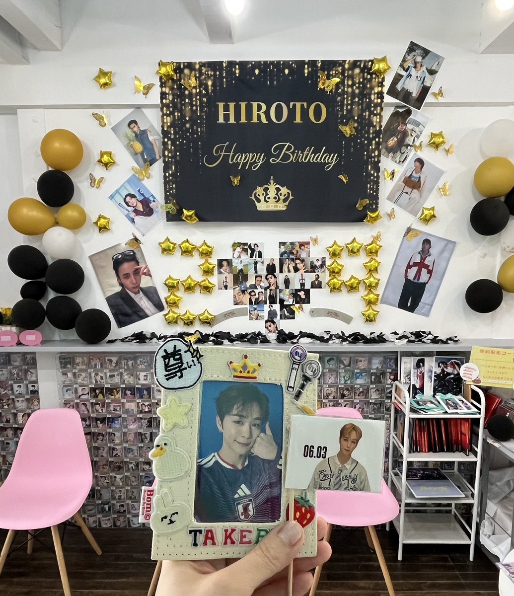 dorarevoini0303's tweet photo. 今日で見納め😭こんな素敵な装飾🎁追いBLUEも🥰地元でお祝いさせてもらえて感謝です！なんと！西くんの装飾も残しててくださってて😭おにボ🍙バースデー最高です！本日まで！ぜひ見納め来店を🖤🤍
#HappyTakeruDay2026
#西洸人BirthdayProject2026
#TAPITAPI富山(@TAPITAPI_TOYAMA)
さま 🥰
#JI_BLUE https://t.co/RByw1xI11w