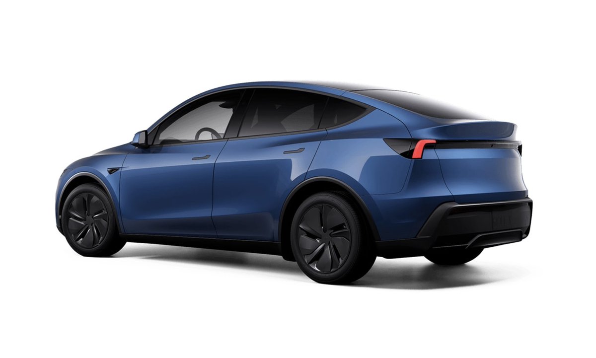SawyerMerritt's tweet photo. Tesla has just introduced an all-new Coastal Blue color exclusively for the base Model Y in Europe for €1,300 ($1,500 USD). https://t.co/tySWbsgi6B