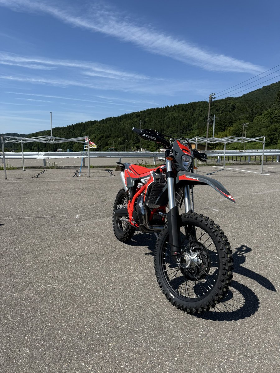 ararcky77's tweet photo. んふ〜🥰
遂に!
現地調達です
#strangemotorcycle
#xtrainer #betaxtrainer https://t.co/K5rOOLUSaB
