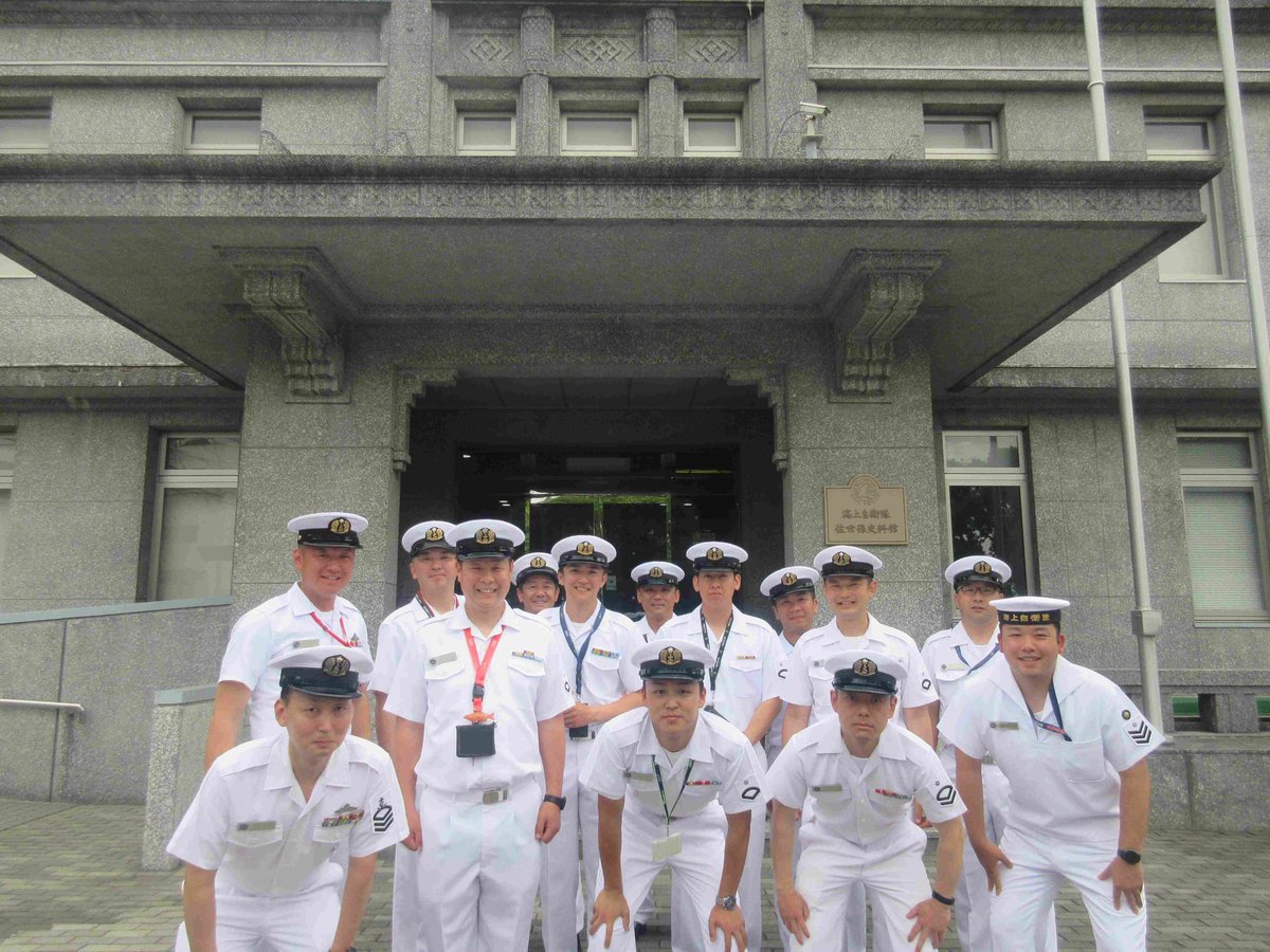 JMSDF_WG2's tweet photo. さみだれは「海上自衛隊佐世保史料館」を見学しました。日本海軍や海上自衛隊の資料を目にし歴史を振り返る良い機会となりました。
史料館は、さまざまな資料や模型・映像など多数展示されており、操船シュミレーターや体験ブースもあるため、小さいお子さんから大人まで楽しめる施設となっています。 https://t.co/sBaljivp6p