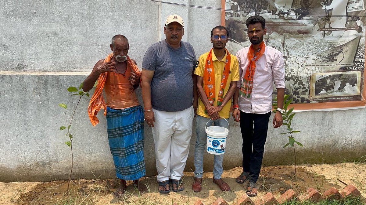 8890_kumar's tweet photo. विश्व पर्यावरण दिवस के अवसर पर भारतीय जनता पार्टी जिला कार्यालय मेहनौर में वृक्षारोपण कार्यक्रम का आयोजन किया गया।
"एक पेड़ माँ के नाम" अभियान के तहत सभी से पर्यावरण संरक्षण हेतु पौधारोपण करने और प्रकृति को सुरक्षित रखने का आग्रह किया गया। 🌱🌳
#विश्व_पर्यावरण_दिवस#EkPedMaaKeNaam https://t.co/Wu5Dl0rnua
