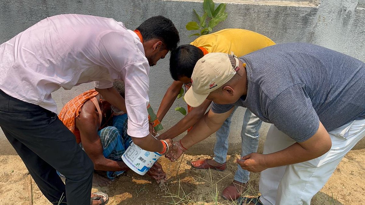 8890_kumar's tweet photo. विश्व पर्यावरण दिवस के अवसर पर भारतीय जनता पार्टी जिला कार्यालय मेहनौर में वृक्षारोपण कार्यक्रम का आयोजन किया गया।
"एक पेड़ माँ के नाम" अभियान के तहत सभी से पर्यावरण संरक्षण हेतु पौधारोपण करने और प्रकृति को सुरक्षित रखने का आग्रह किया गया। 🌱🌳
#विश्व_पर्यावरण_दिवस#EkPedMaaKeNaam https://t.co/Wu5Dl0rnua