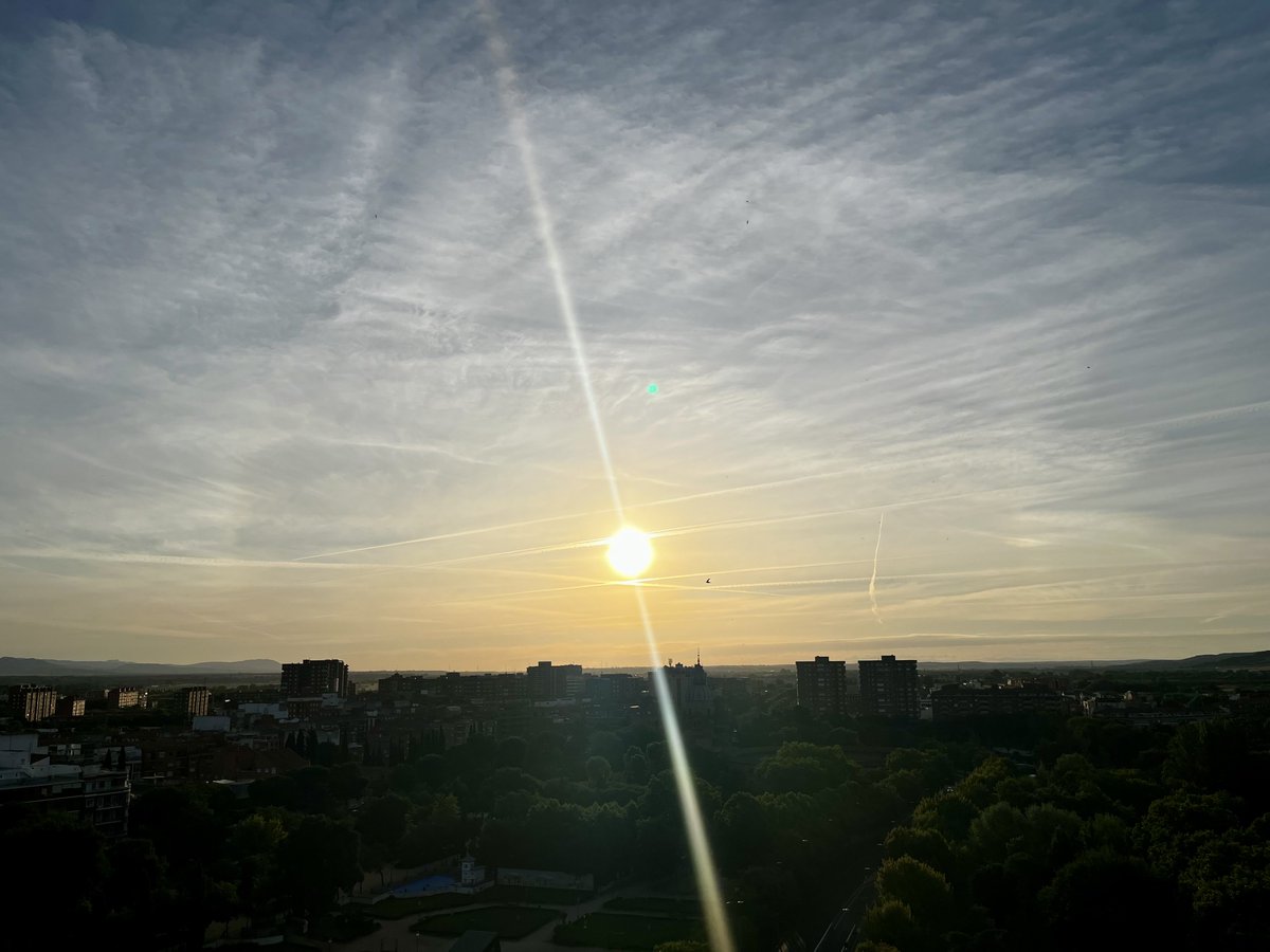 efojea1's tweet photo. Qué es viernes!! #alavidavida @talaverameteo @zubizarretapili @martamountain @pallefinlandare @francescmillan @alfredrpico @algg3 @citahunter @gramareus @javioru @antocapitan @nachoramosc https://t.co/V8CLLBME6G