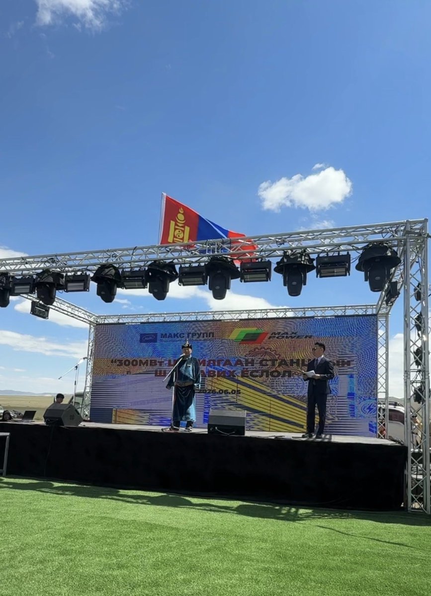 nyambayarl's tweet photo. Макс грүпп Говь-Алтай аймгийн Төгрөг сумын Хүрэн голд 300Mвт хүчин чадалтай цахилгаан станц барих шав тавьсан түүхэн мэдээтэй сайхан өдөр байна https://t.co/bX9bX5EvbX