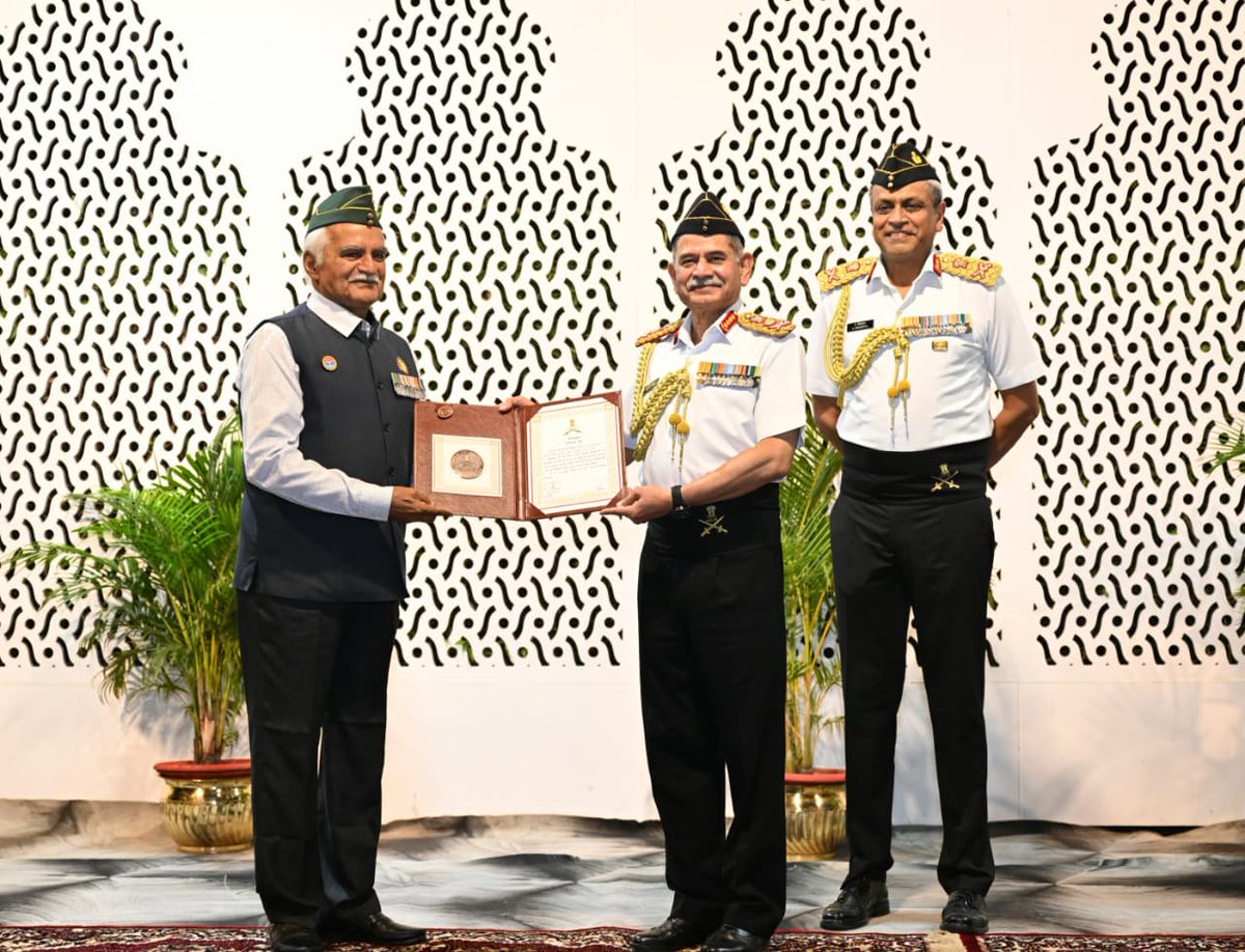 adgpi's tweet photo. 𝗩𝗲𝘁𝗲𝗿𝗮𝗻 𝗔𝗰𝗵𝗶𝗲𝘃𝗲𝗿𝘀 𝗔𝘄𝗮𝗿𝗱: 𝗥𝗲𝗰𝗼𝗴𝗻𝗶𝘀𝗶𝗻𝗴 𝗖𝗼𝗻𝘁𝗿𝗶𝗯𝘂𝘁𝗶𝗼𝗻𝘀, 𝗥𝗲𝘄𝗮𝗿𝗱𝗶𝗻𝗴 𝗘𝘅𝗰𝗲𝗹𝗹𝗲𝗻𝗰𝗲.

#GeneralUpendraDwivedi, #COAS, felicitated five distinguished #Veterans during his visit to Lucknow for their exceptional contributions to nation-building, social welfare and community empowerment.

Brigadier Vinod Kumar Baranwal (Retd), drawing upon his extensive military and medical experience, has continued to provide ethical, affordable and patient-centric ophthalmic care to the veterans fraternity.

Colonel MM Ghosh (Retd) has remained focused on the upliftment of the people of his native place. The veteran has distributed free food and medicines, school uniforms and stationery to over 1000 students. Further, he has also regularly organised medical check-ups for the needy, free of cost.

Lieutenant Colonel Krishna Chandra Mishra (Retd) continues to serve the society through veteran welfare and youth empowerment initiatives. He has dedicated himself to social service and veteran welfare in Basti District, Uttar Pradesh.

Subedar Major Raghu Raj Singh remains actively involved in ESM welfare activities related to re-employment, re-settlement and resolution of land issues. The veteran has been instrumental in generating employment for more than 800 ESM in Indian Railways and more than 300 ESM in the dedicated Freight Corridor Corporation.

Sergeant Mahendra Kumar Singh had commenced independent legal practice at Lucknow post his retirement and had devoted himself to the welfare of War Widows, Veer Naris and their dependents by providing legal assistance.

“Service is a lifelong journey - building a stronger, united India.”

#RespectAndRecognition
@DIAV20
@suryacommand