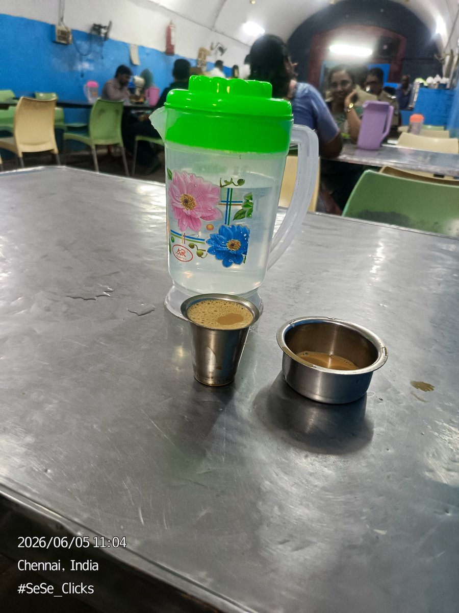 SeSenthilkumar's tweet photo. இதுக்கு மேல டம்ளரை சின்னதாக்க வேணாம். குடிக்கும் போது வாய்க்குள்ள போய்டும்! https://t.co/JuWsrqNXLP