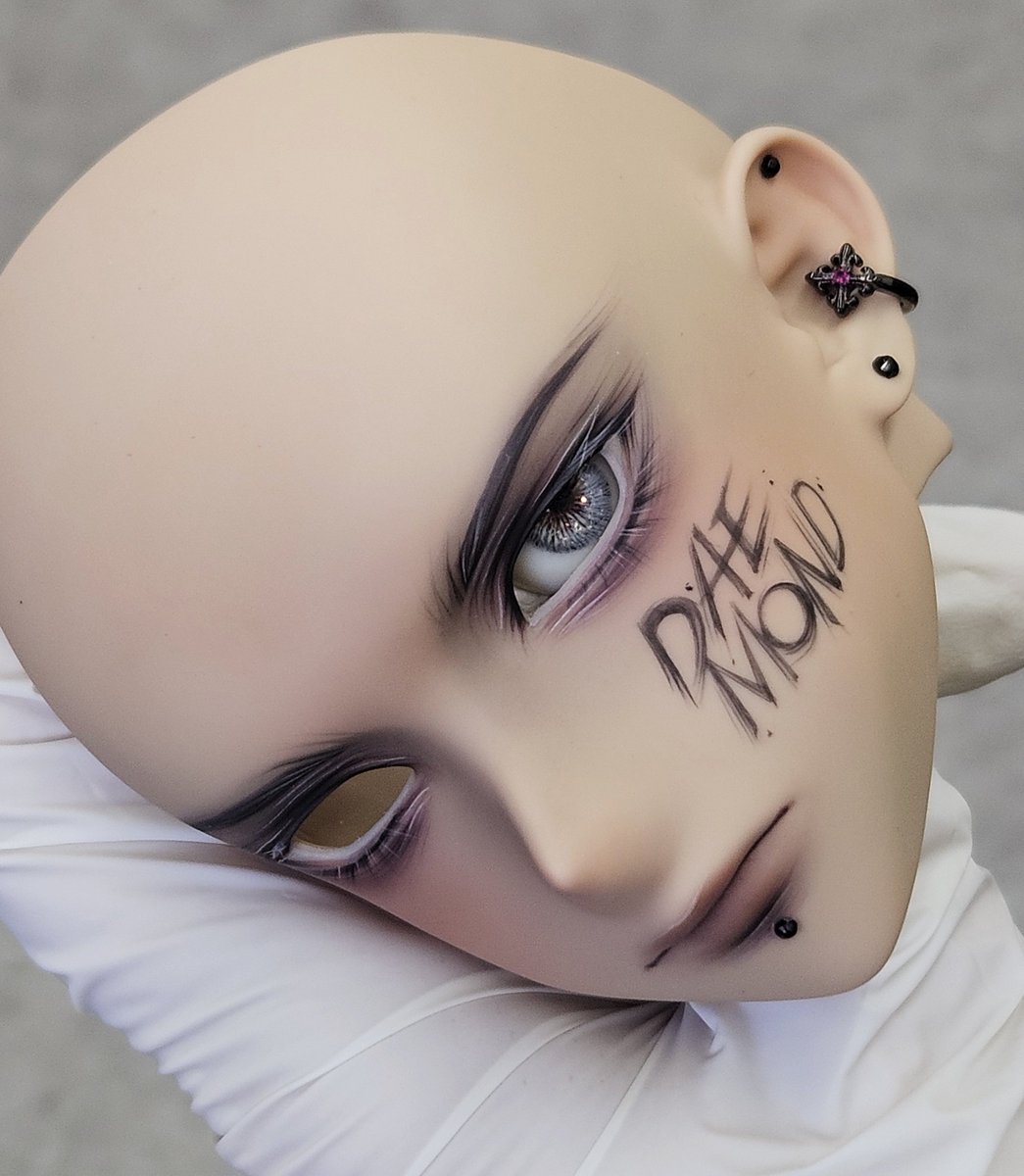 MARS_000010000's tweet photo. DD face up https://t.co/wvge9jaUJ3