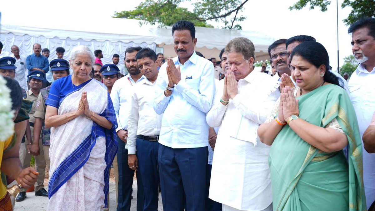 nsitharamanoffc's tweet photo. ಕಾರ್ಯಕ್ರಮದ ಕೆಲವು ದೃಶ್ಯಗಳು. https://t.co/u3C6HvxKZY