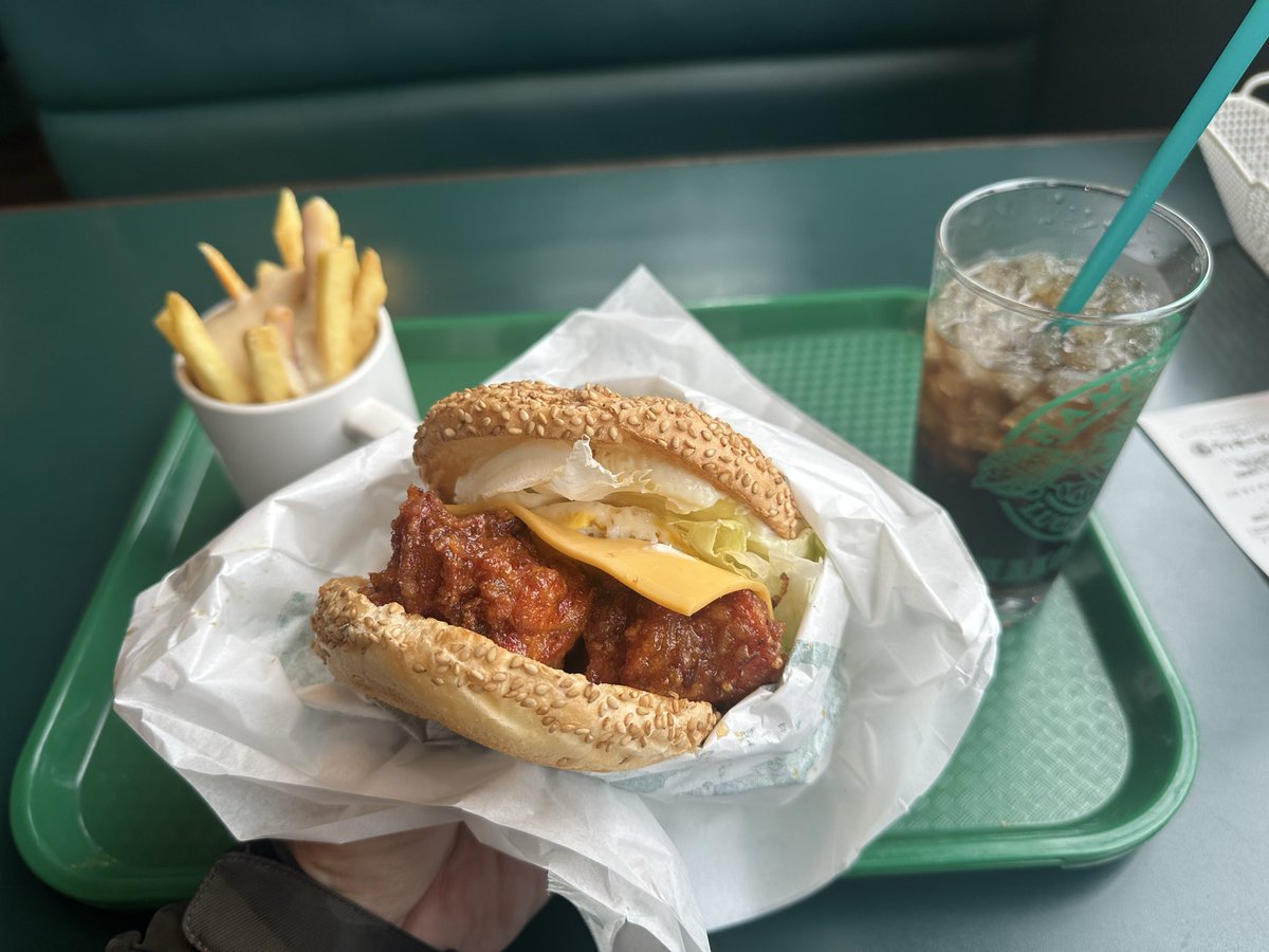 r009zpg's tweet photo. ラッキーピエロきた🤡🍔🏍️ https://t.co/MEGzG4jzVW