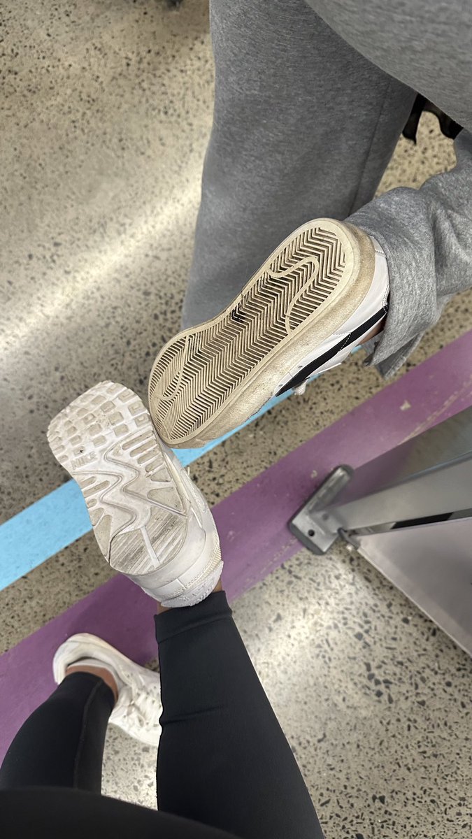 ParadiseofRiri's tweet photo. Who wants to lick me and friends gym shoes clean 😝😝 https://t.co/Q8QajIhyVE