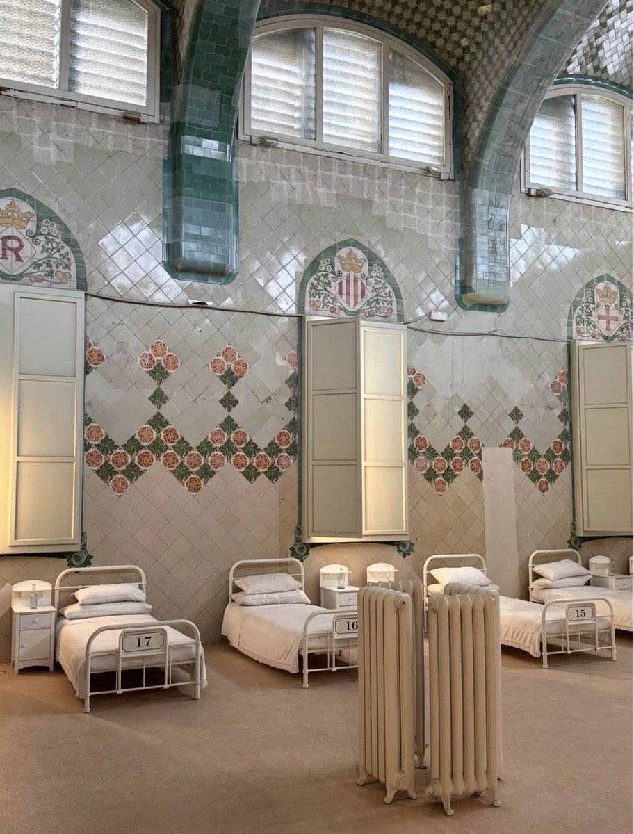 ManeeshaSem's tweet photo. i’m obsessed with this hospital in barcelona because whoever built it understood that beauty is a form of medicine that can uplift the human spirit and support healing https://t.co/ebiNAlPigm