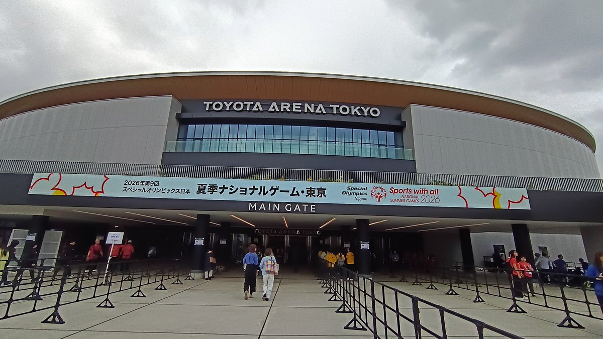 kaora_z's tweet photo. 会場着いた。冊子のドリームサポーター欄に名前あった。開場13時30分で来たけど一般席は満員。 https://t.co/lVxtQCAP0E