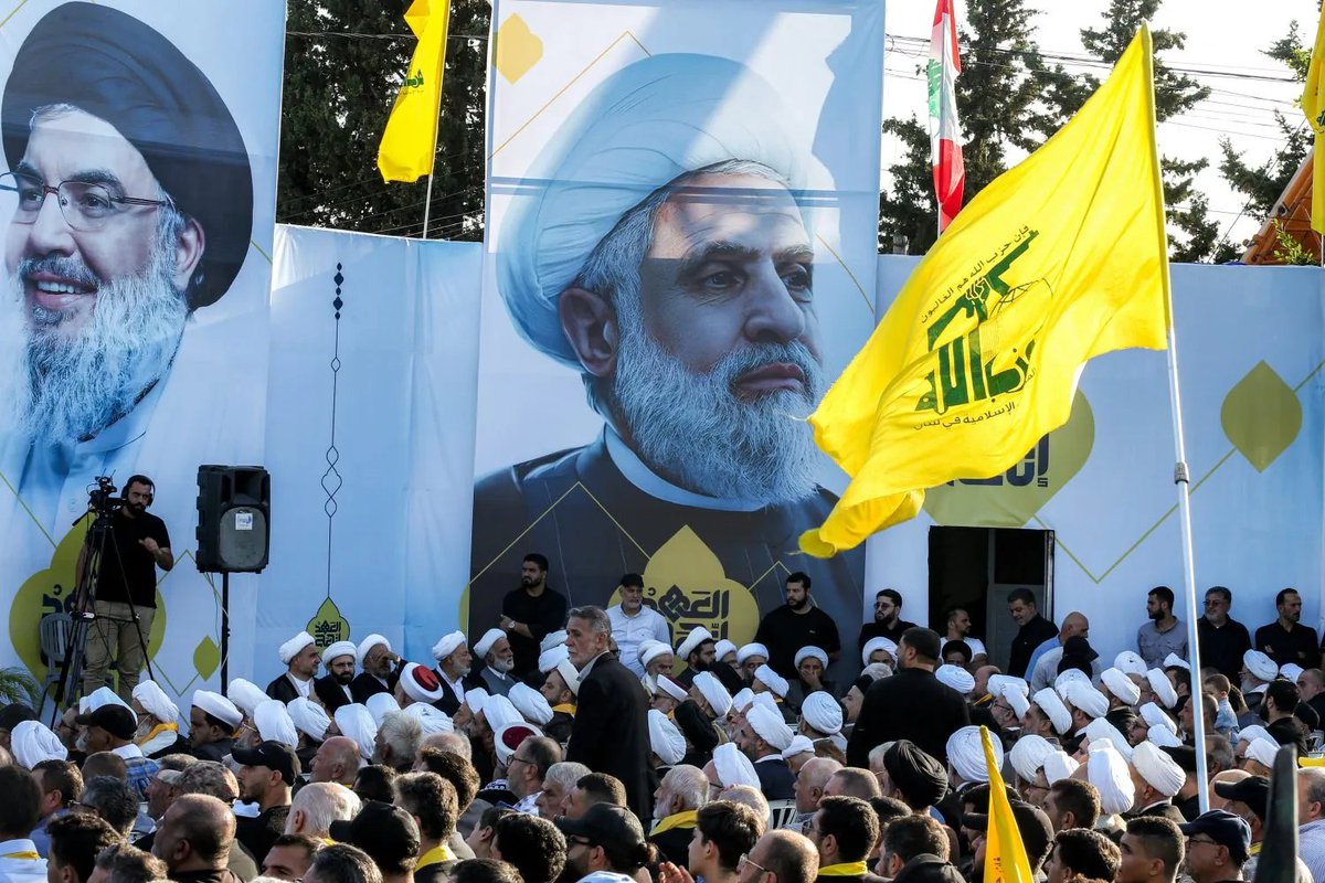 Tasnimnews_EN's tweet photo. "Hezbollah Shows No Signs of Weakness"

Ehud Barak, former Israeli regime's prime minister, has warned that Benjamin Netanyahu and his cabinet have embroiled Israel in a "futile war of attrition" in Lebanon, emphasizing that Hezbollah shows no signs of collapse or weakness. https://t.co/7k80lAoDQd