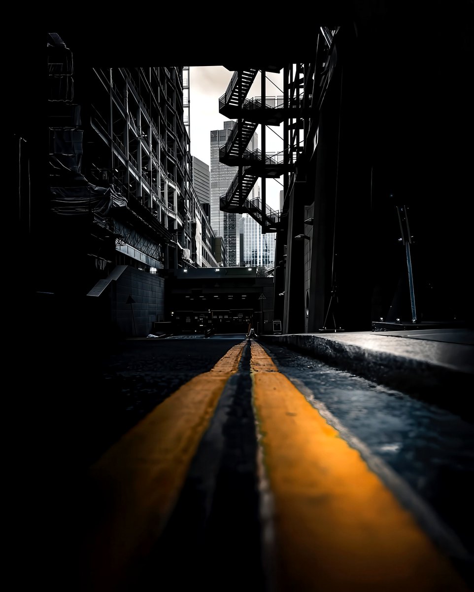 cameralab21's tweet photo. Sam Losttog - Liverpool Street, City of London https://t.co/TBQb4CTDdH