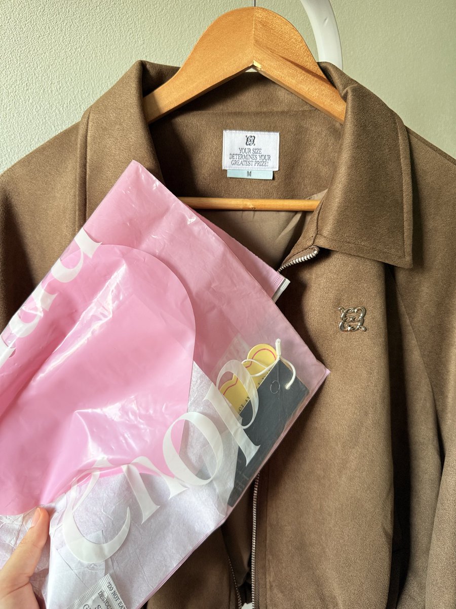 flone19's tweet photo. ⏰🤩💖 รับหลายตัวลดได้นะคับ 🙏🏻

1. แจ็คเก็ตหนังกลับ Chuuchop น้ำตาลเข้ม sz.M พร้อมถุง/ป้าย ใส่2ครั้ง 🍒550รส.

#ส่งต่อเสื้อผ้ามือสอง #ส่งต่อเสื้อผ้ามือ2 #ส่งต่อเสื้อผ้า #เสื้อผ้ามือสอง #เสื้อผ้ามือ2 #ส่งต่อ #ส่งต่อกระเป๋า #ส่งต่อรองเท้า #โล๊ะตู้ https://t.co/rKErkDGTF6