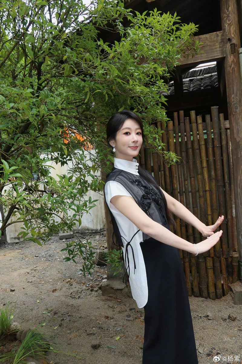 Yz1106Aoao's tweet photo. 📸 260605 #YangZi weibo update

Caption: Huizhou walk~ https://t.co/t3lmOohacs