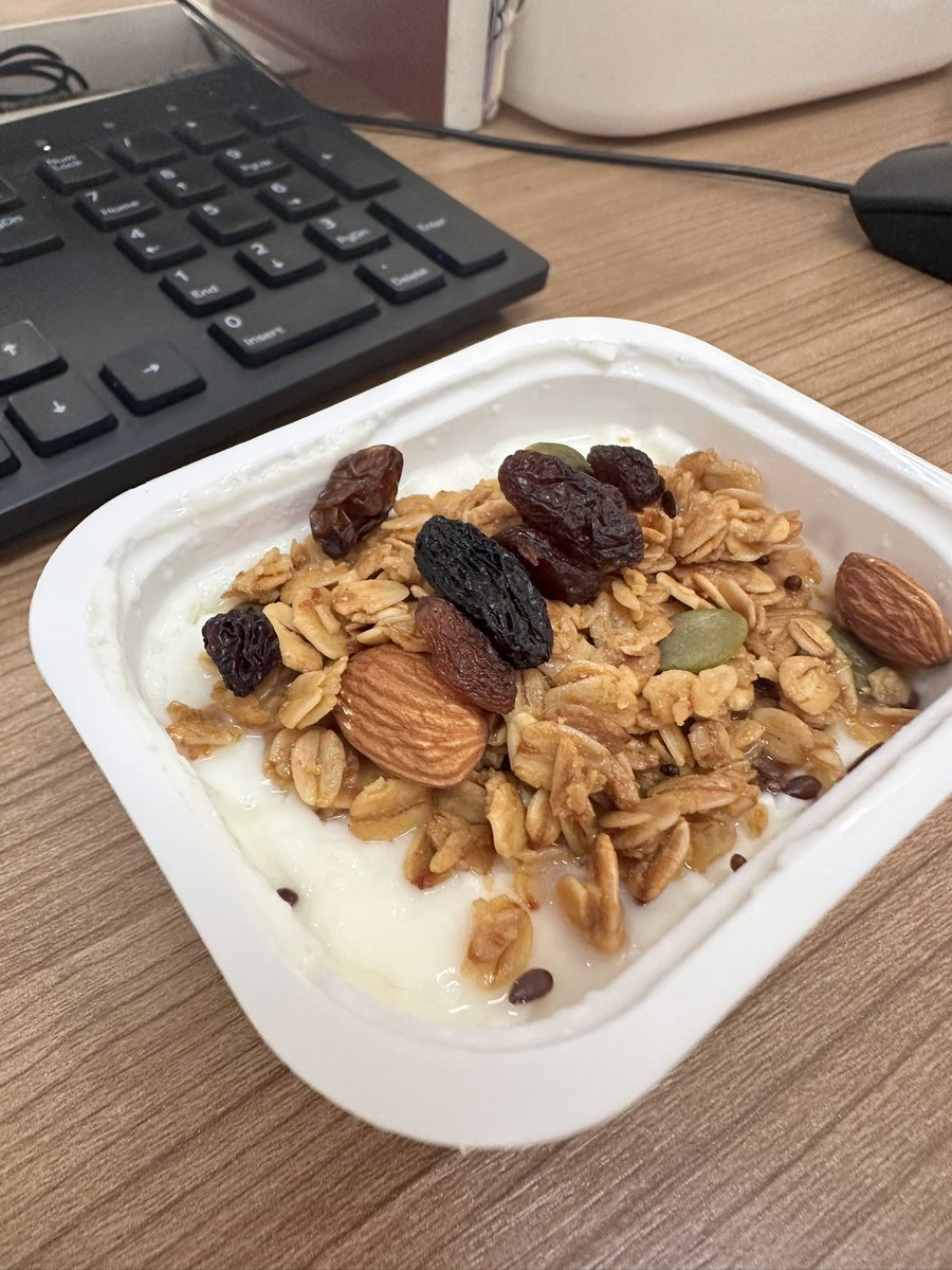 Pari_k1922's tweet photo. Yogurt and granola !!!! 🩷 https://t.co/5hyExAM1Ns