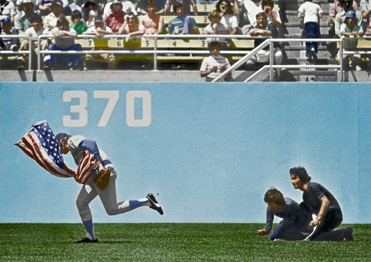 Mackerm2's tweet photo. @historigins Rick Monday saves the American Flag from protesters. 1976. https://t.co/arvTl4IJXd