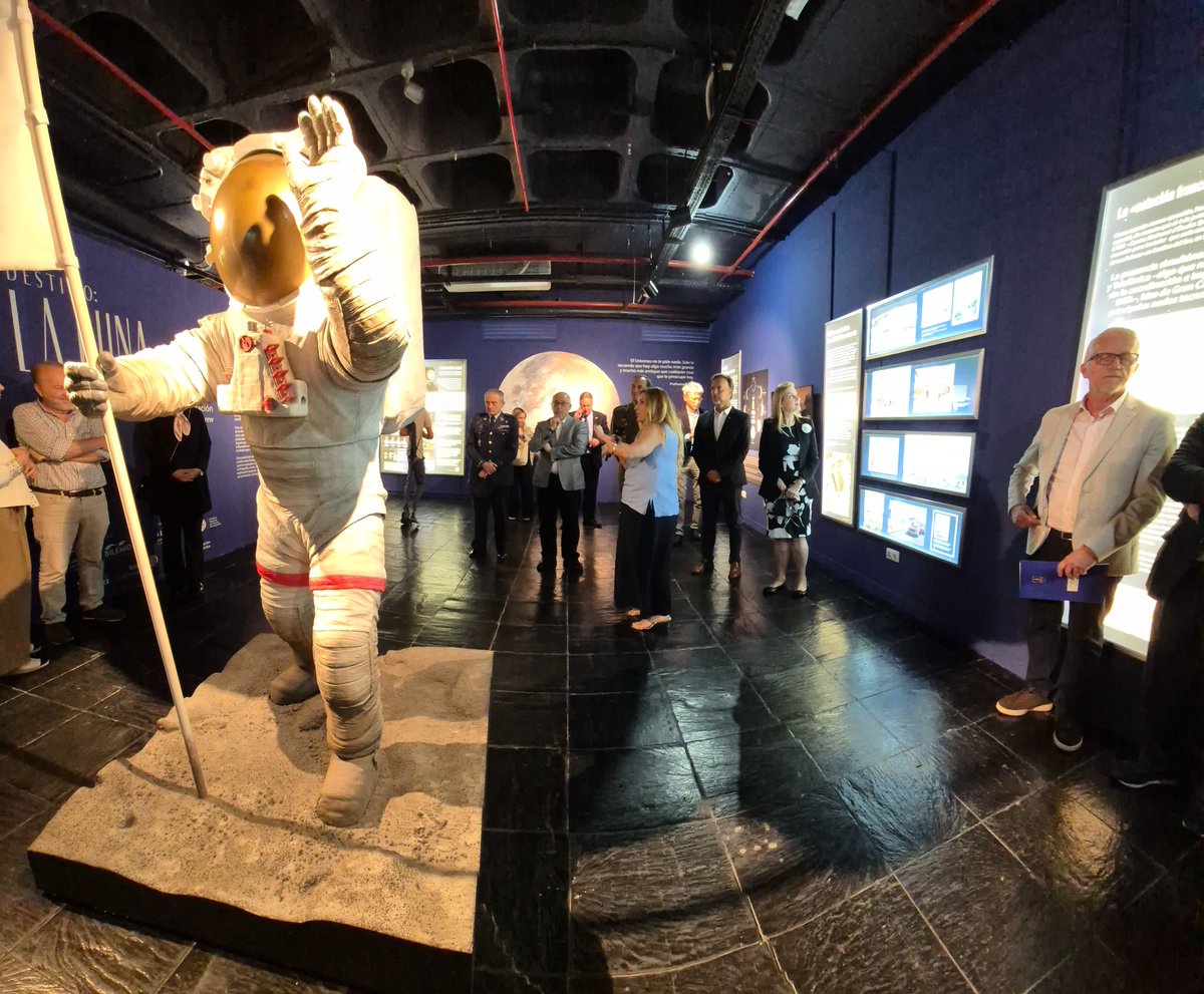 intaespana's tweet photo. El Director General del INTA participa en la inauguración de la exposición «Destino: La Luna» en el @museoelder con motivo del 50º aniversario de la transferencia del CEC desde la NASA al INTA.
Con ello, «el singular principio de una historia de éxito: la de España en el espacio» https://t.co/6cSAYUsklJ