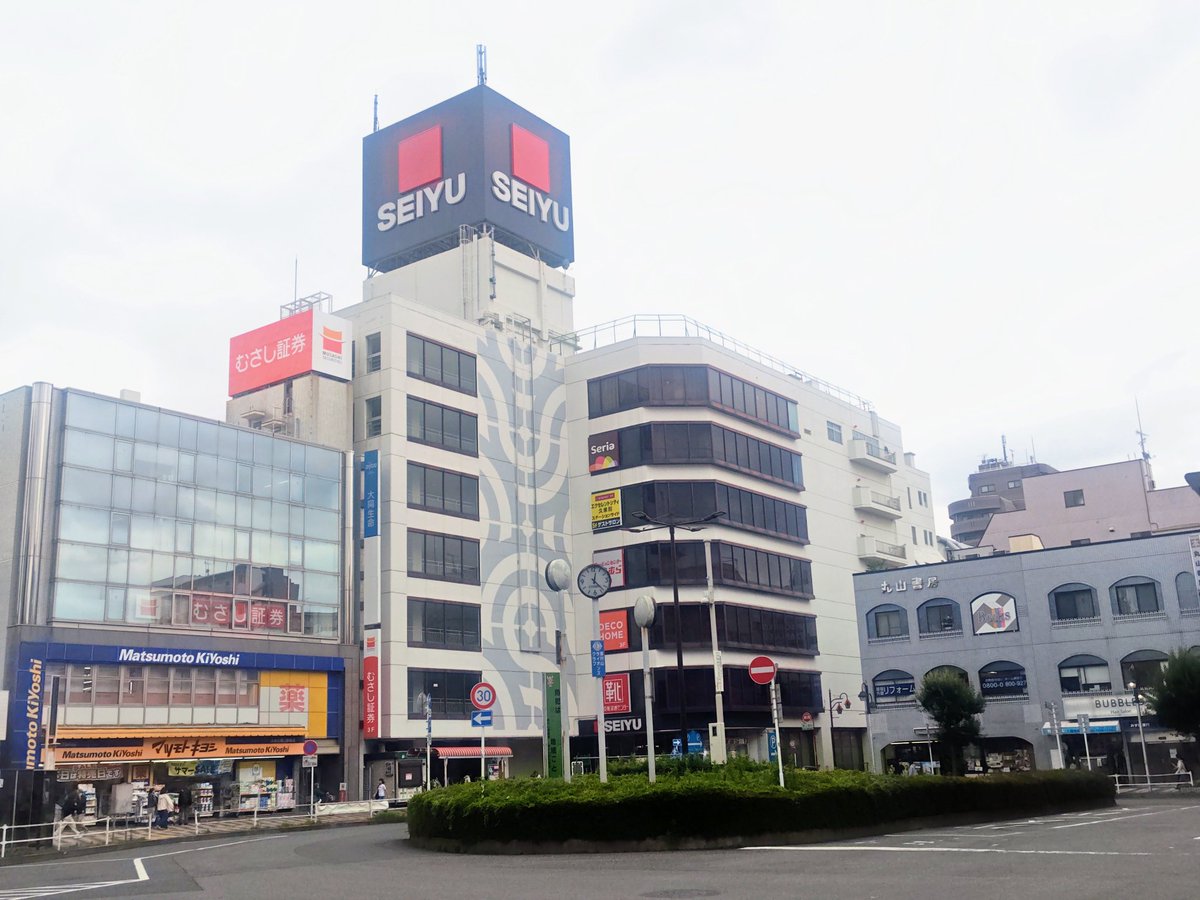 hase20007113's tweet photo. バイオマン5話。
テーカン『SENJYO』と、ナムコ『ゼビウス』のプレイ画面。
ゲームセンターのシーンは、嘗て存在した西友久米川店内のゲームコーナー？ https://t.co/lV9S82SxHE