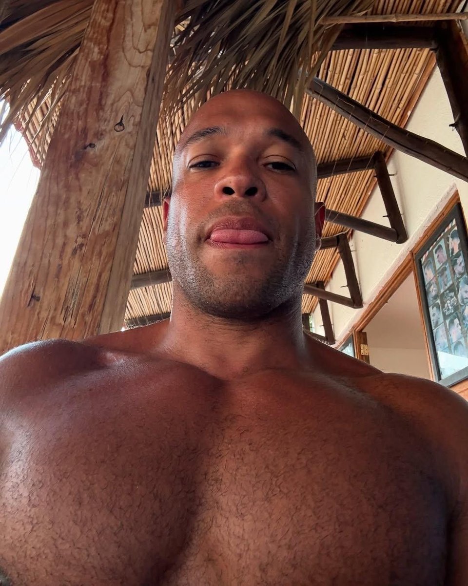 TheMale_Central's tweet photo. I love a big chest https://t.co/u9cOKKONqZ