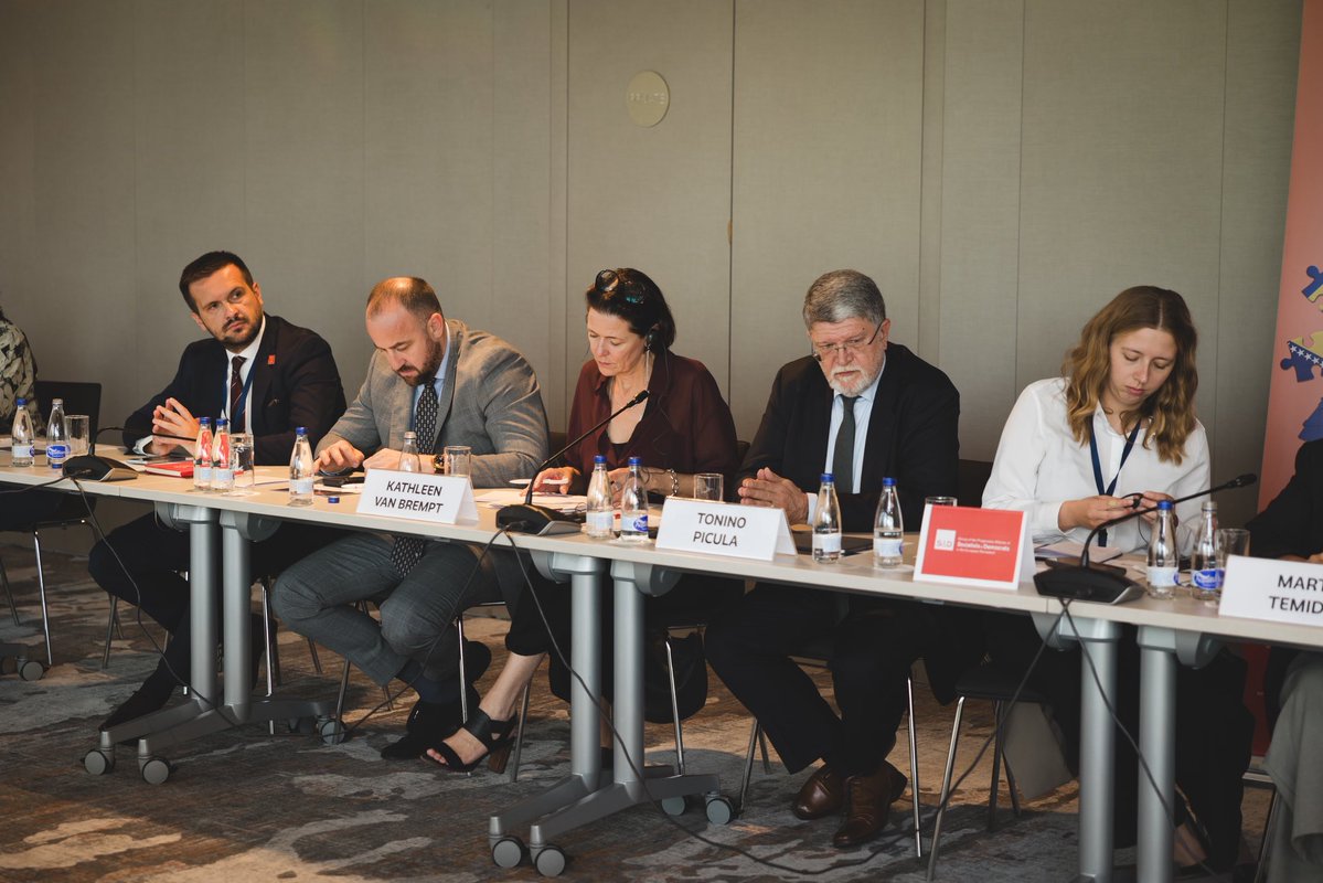 TPicula's tweet photo. U Podgorici na seminaru @TheProgressives Willy Brandt programa o europskom putu Crne Gore.

Proširenje EU-a danas više nije samo tehnički proces ispunjavanja kriterija, već strateško geopolitičko pitanje sigurnosti, stabilnosti i utjecaja. Nakon 13 godina bez proširenja, vjerodostojna europska perspektiva Zapadnog Balkana važnija je nego ikad. 🇪🇺🇲🇪